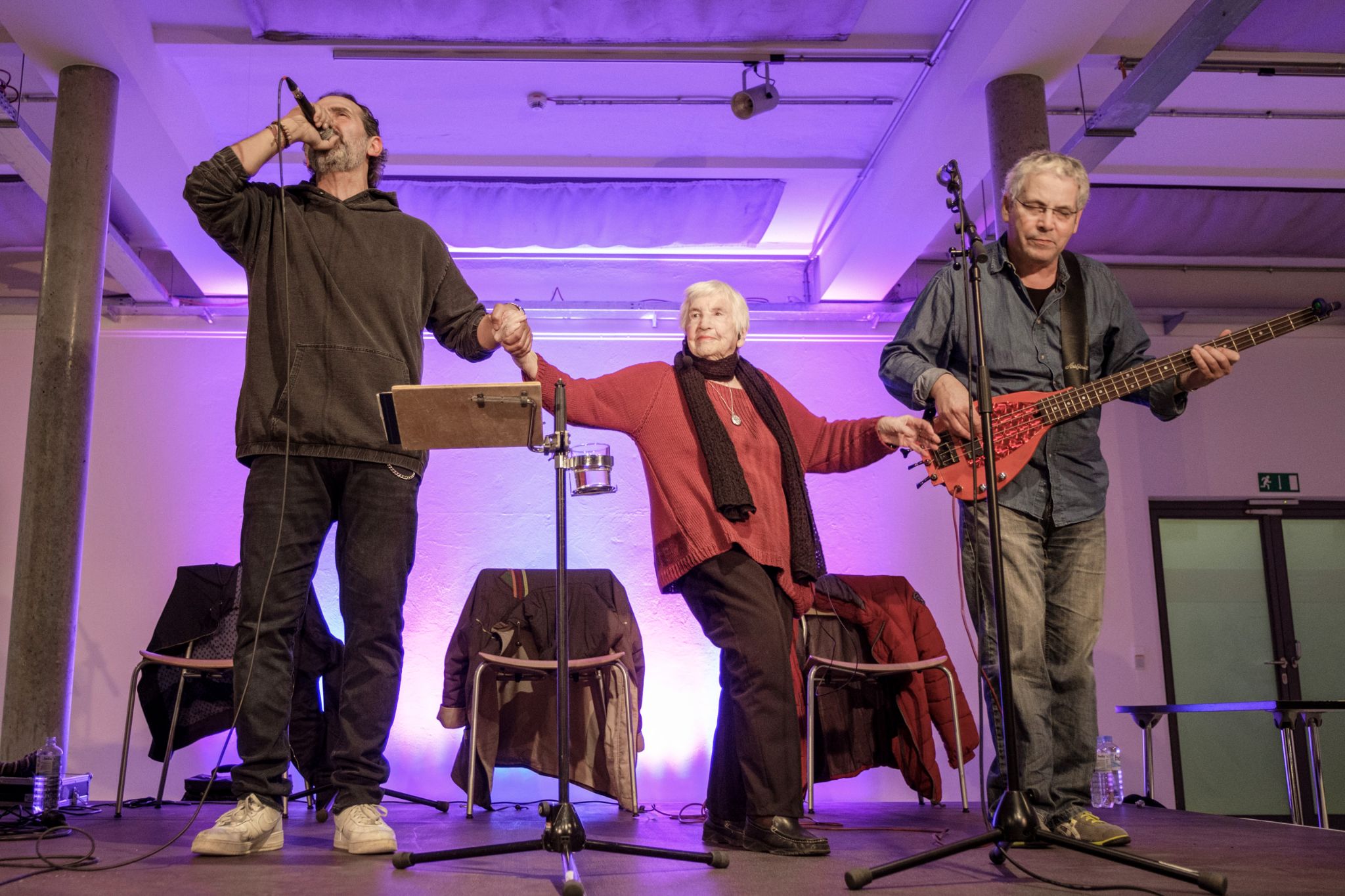 Mit 66 Jahren, Esther Bejarano, Auschwitzüberlebende, Kämpferi